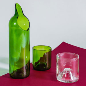 verres et carafe en coffret arts de la table cul de bouteille de vin recyclée surcyclage français